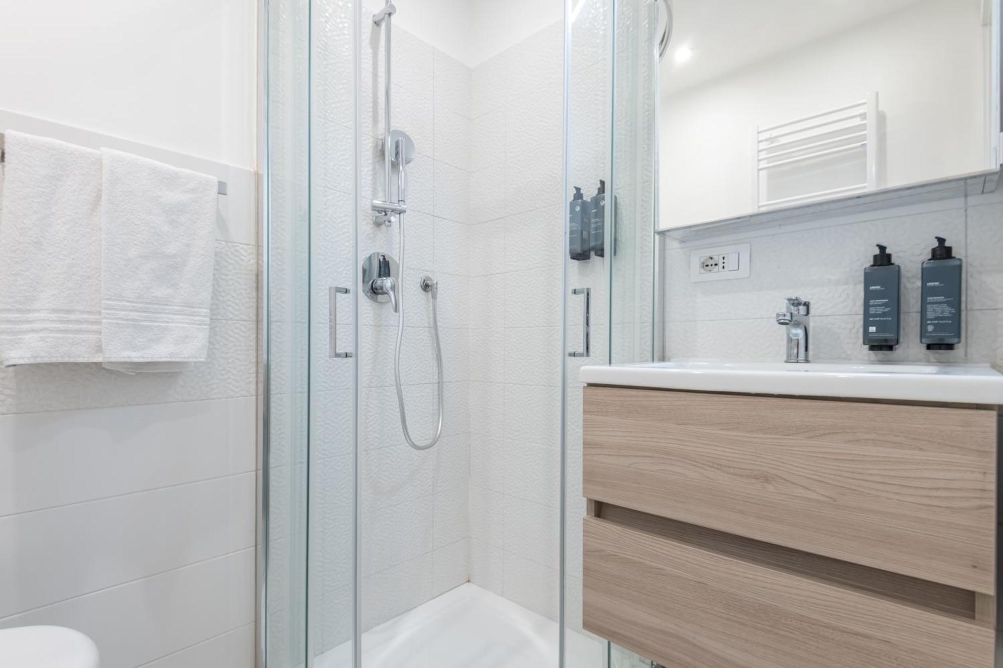 Isola - Studio Flat Милан Экстерьер фото